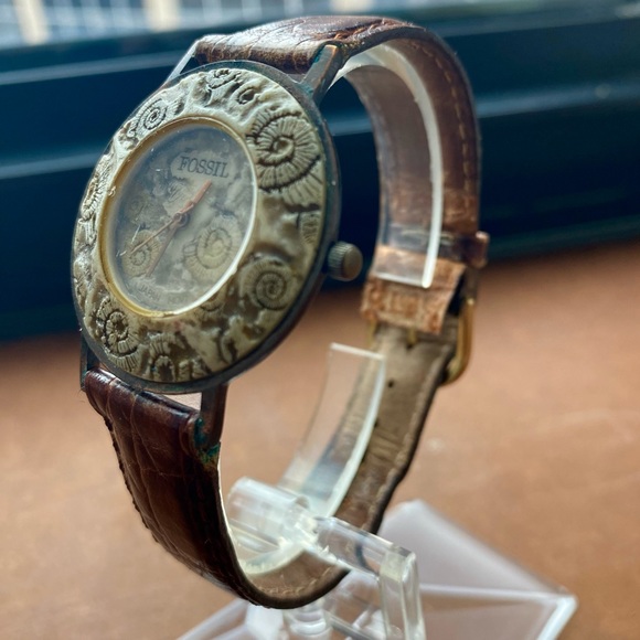 RARE 1995 SEA SHELLS FOSSIL WATCH BW-6709 - Picture 5 of 7